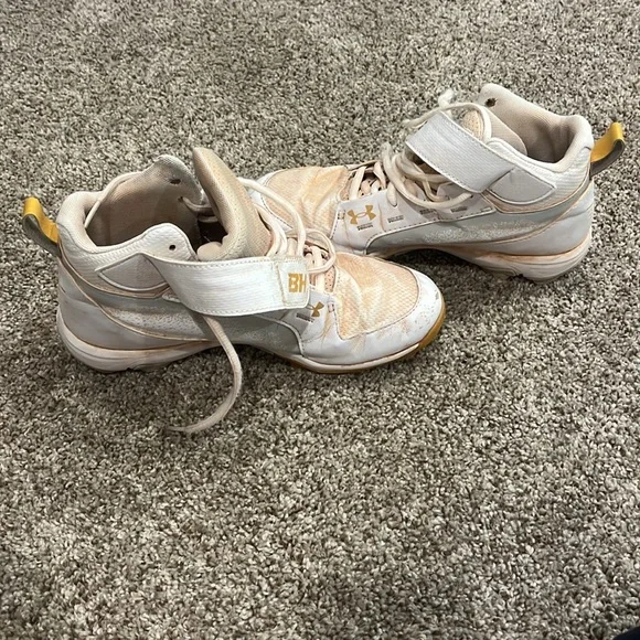Pre-loved Under Armour Baseball Cleats -Size 5 - Picture 6 of 7